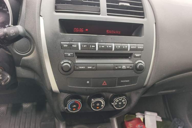 Used Mitsubishi ASX 2013 1.6L Manual Two-Wheel Drive Standard Edition Audio And AC Panel