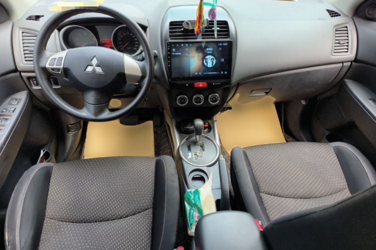 Used Mitsubishi ASX 2013 2.0L CVT Two-Wheel Drive Elite Edition Center Console