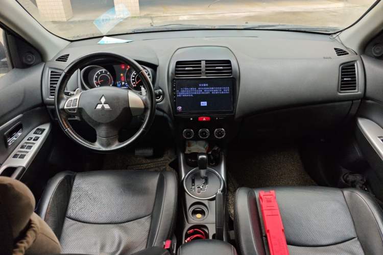 Used Mitsubishi ASX 2013 2.0L CVT Two-Wheel Drive Luxury Edition Center Console