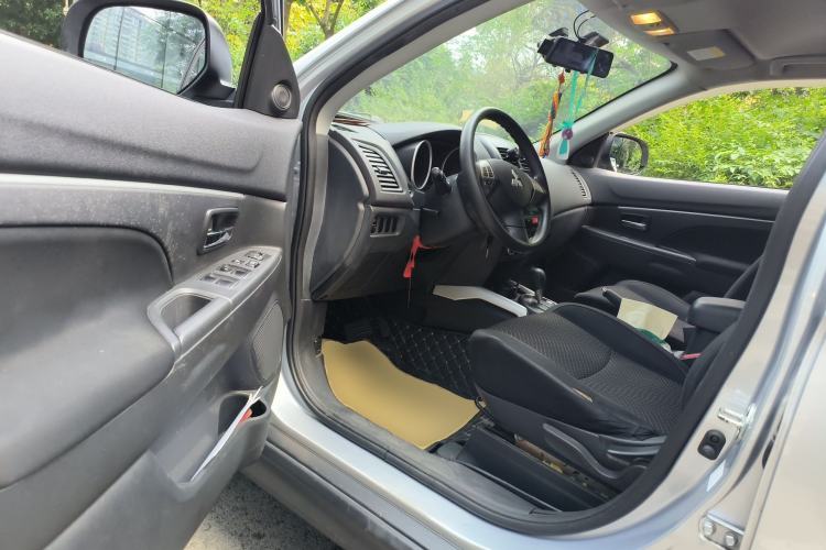 Used Mitsubishi ASX 2013 2.0L CVT Two-Wheel Drive Elite Edition Driver Seat
