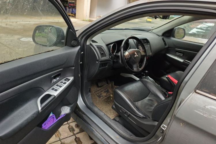 Used Mitsubishi ASX 2013 2.0L CVT Two-Wheel Drive Luxury Edition Driver Seat