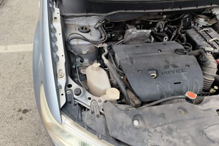 Used Mitsubishi ASX 2013 2.0L CVT Two-Wheel Drive Elite Edition Engine Bay Right