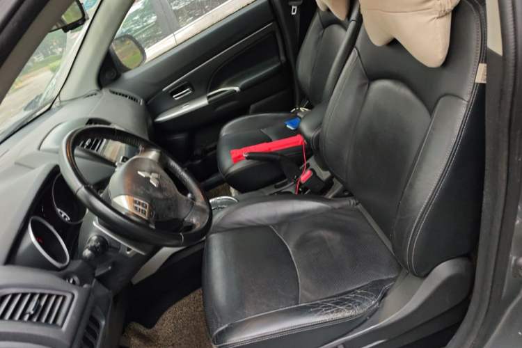 Used Mitsubishi ASX 2013 2.0L CVT Two-Wheel Drive Luxury Edition Left Front Seat
