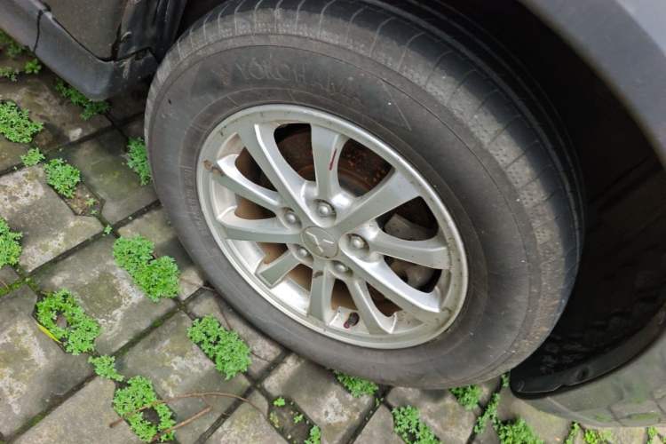 Used Mitsubishi ASX 2013 2.0L CVT Two-Wheel Drive Luxury Edition Right Front Wheel Hub