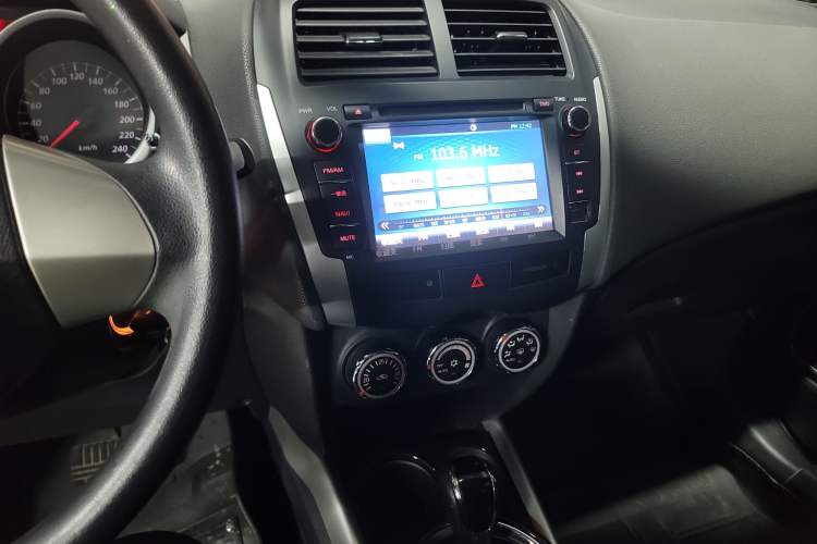 Used Mitsubishi ASX 2013 2.0L CVT Two-Wheel Drive Elite Edition Audio And AC Panel