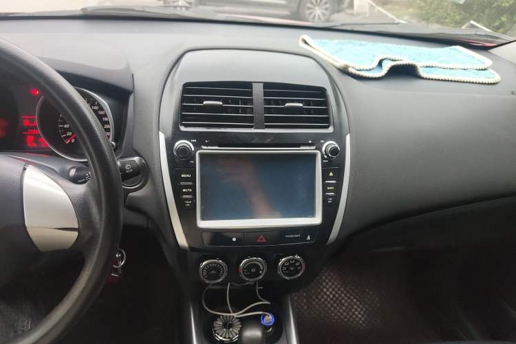 Used Mitsubishi ASX 2013 2.0L CVT Two-Wheel Drive Elite Edition Audio And AC Panel
