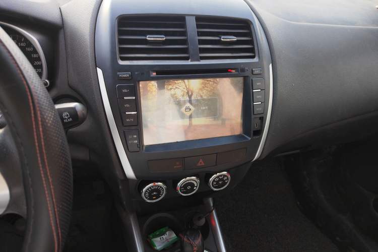 Used Mitsubishi ASX 2013 2.0L CVT Two-Wheel Drive Elite Edition Audio And AC Panel