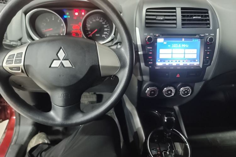 Used Mitsubishi ASX 2013 2.0L CVT Two-Wheel Drive Elite Edition Center Console