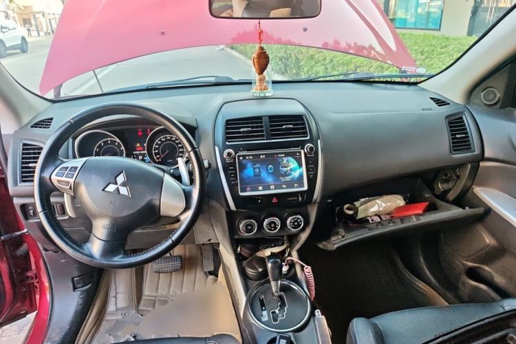 Used Mitsubishi ASX 2013 2.0L CVT Two-Wheel Drive Luxury Edition Center Console