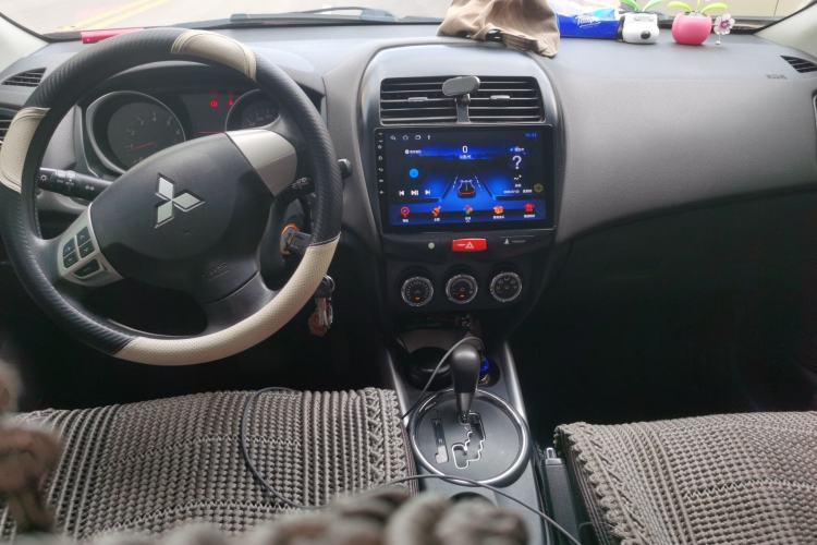 Used Mitsubishi ASX 2013 2.0L CVT Two-Wheel Drive Elite Edition Center Console