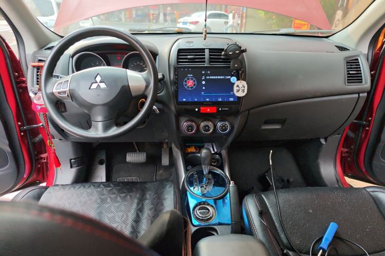 Used Mitsubishi ASX 2013 2.0L CVT Two-Wheel Drive Elite Edition Center Console