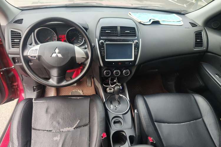 Used Mitsubishi ASX 2013 2.0L CVT Two-Wheel Drive Elite Edition Center Console