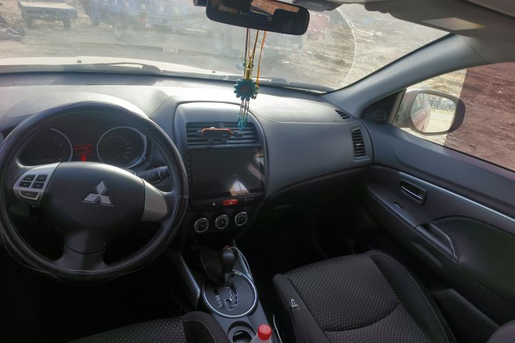 Used Mitsubishi ASX 2013 2.0L CVT Two-Wheel Drive Elite Edition Center Console