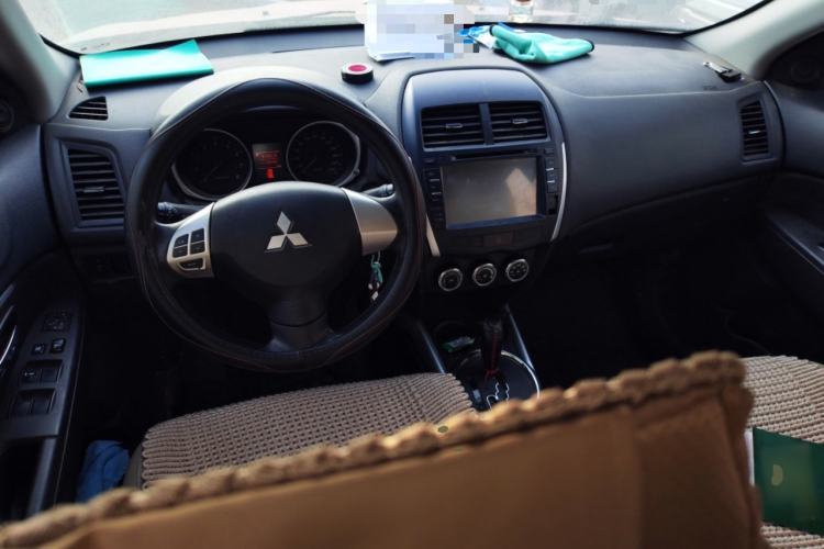 Used Mitsubishi ASX 2013 2.0L CVT Two-Wheel Drive Elite Edition Center Console