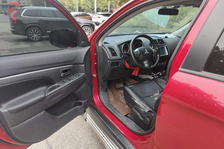 Used Mitsubishi ASX 2013 2.0L CVT Two-Wheel Drive Elite Edition Driver Seat