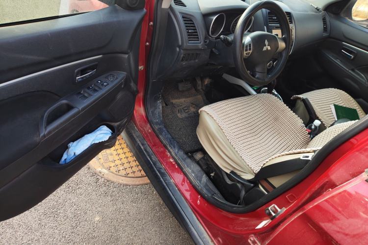Used Mitsubishi ASX 2013 2.0L CVT Two-Wheel Drive Elite Edition Driver Seat