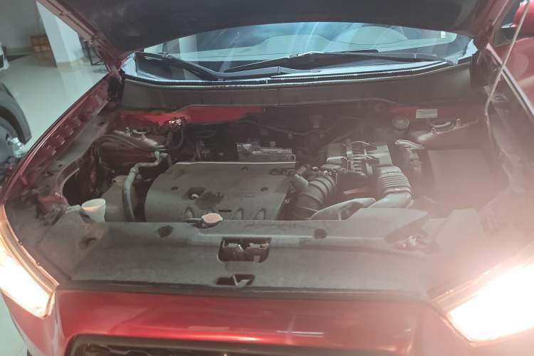Used Mitsubishi ASX 2013 2.0L CVT Two-Wheel Drive Elite Edition Engine Bay