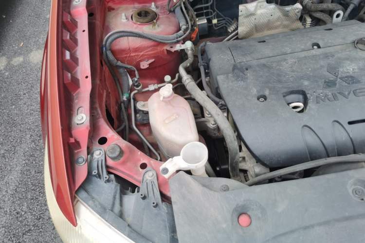 Used Mitsubishi ASX 2013 2.0L CVT Two-Wheel Drive Elite Edition Engine Bay Right