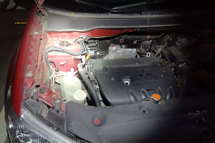 Used Mitsubishi ASX 2013 2.0L CVT Two-Wheel Drive Elite Edition Engine Bay Right