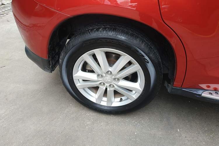 Used Mitsubishi ASX 2013 2.0L CVT Four-Wheel Drive Premium Edition Exterior 2