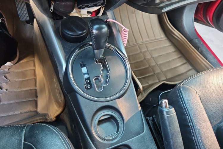Used Mitsubishi ASX 2013 2.0L CVT Two-Wheel Drive Luxury Edition Gear Lever