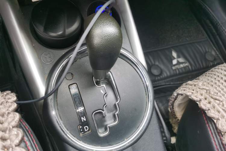 Used Mitsubishi ASX 2013 2.0L CVT Two-Wheel Drive Elite Edition Gear Lever
