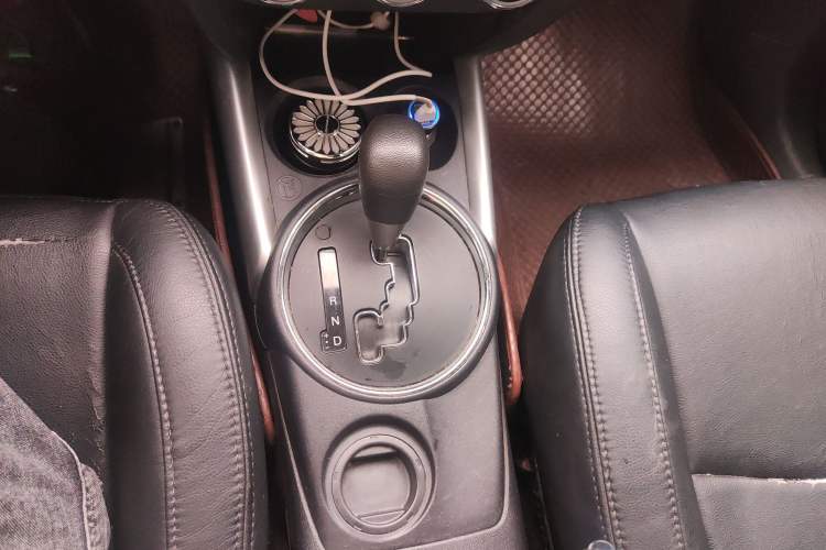 Used Mitsubishi ASX 2013 2.0L CVT Two-Wheel Drive Elite Edition Gear Lever