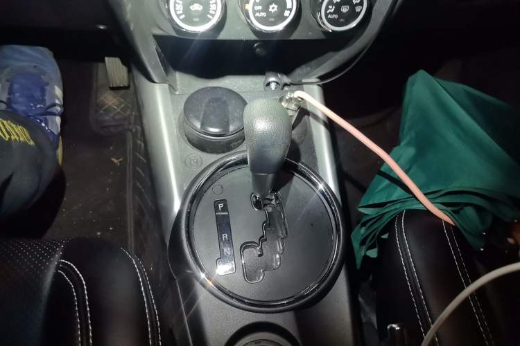 Used Mitsubishi ASX 2013 2.0L CVT Two-Wheel Drive Elite Edition Gear Lever