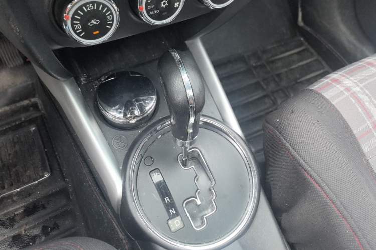 Used Mitsubishi ASX 2013 2.0L CVT Four-Wheel Drive Premium Edition Gear Lever
