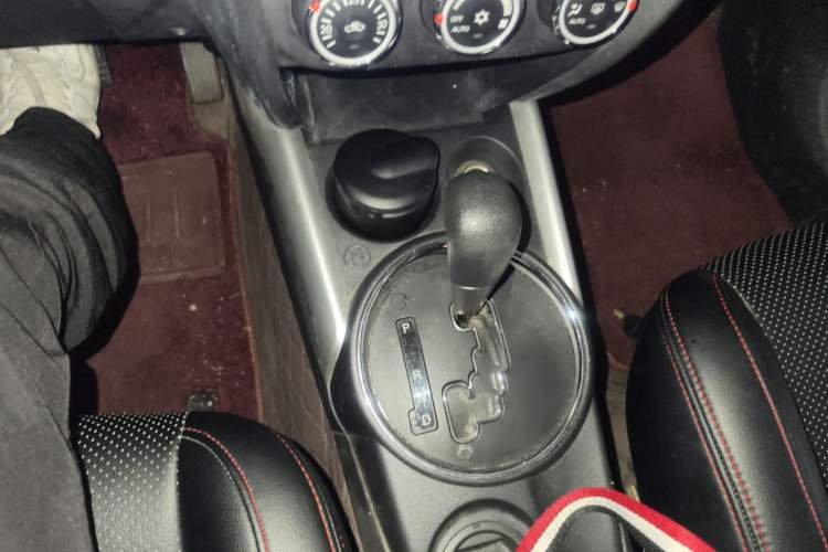 Used Mitsubishi ASX 2013 2.0L CVT Two-Wheel Drive Elite Edition Gear Lever