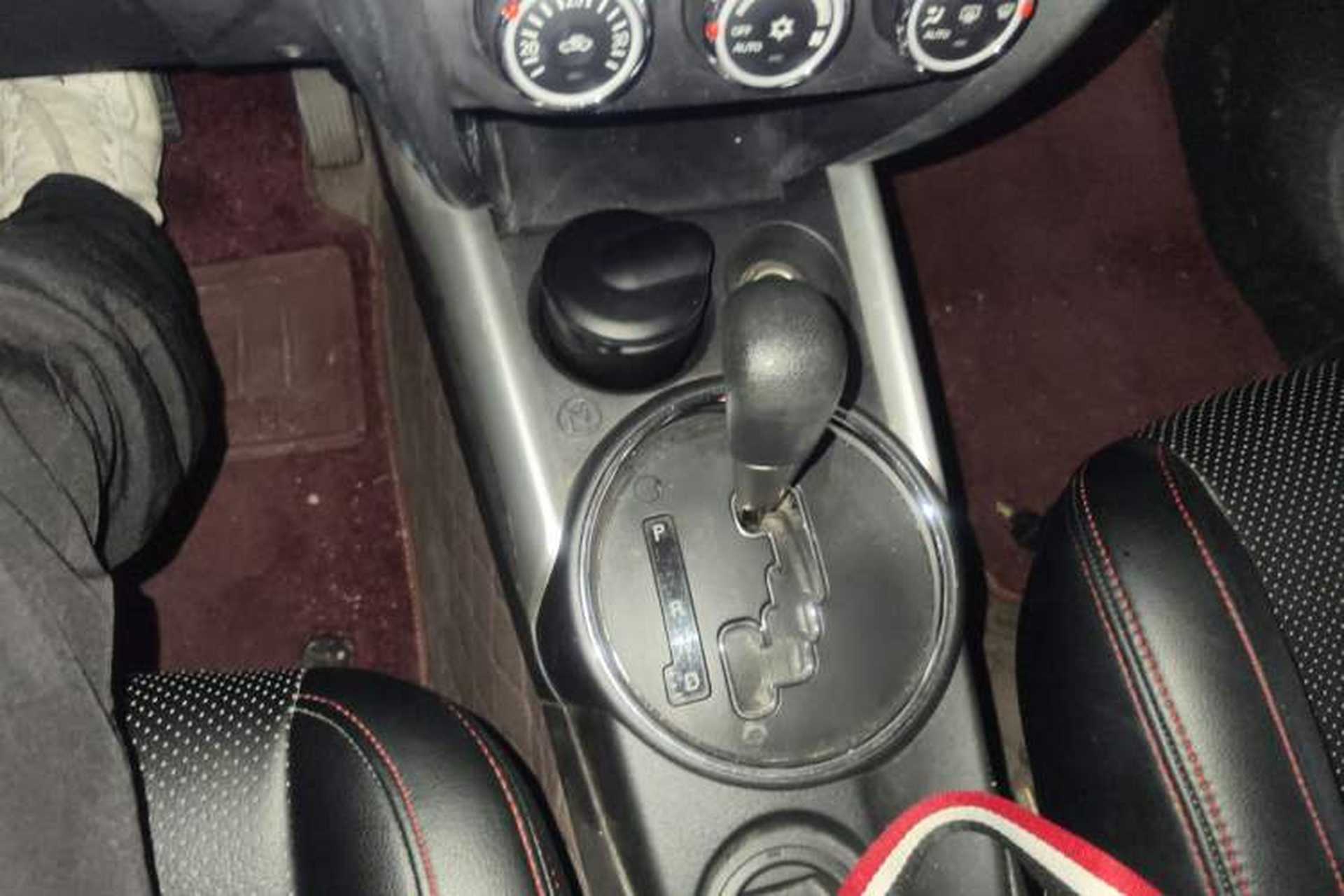 Used Mitsubishi ASX 2013 2.0L CVT Two-Wheel Drive Elite Edition Gear Lever