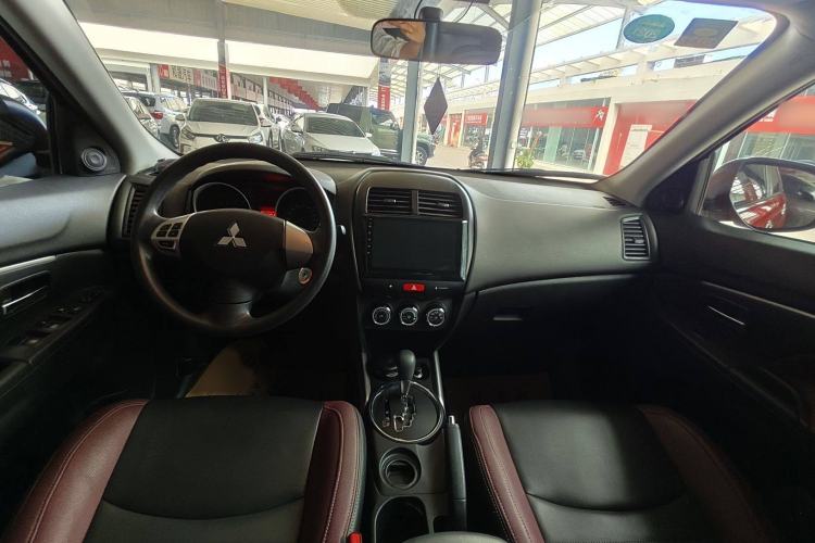 Used Mitsubishi ASX 2013 2.0L CVT Two-Wheel Drive Elite Edition Interior 1