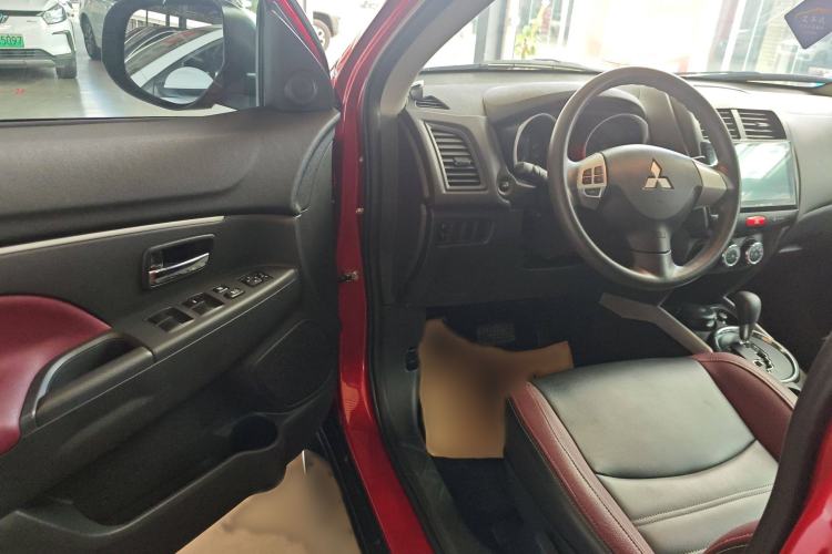 Used Mitsubishi ASX 2013 2.0L CVT Two-Wheel Drive Elite Edition Interior 2
