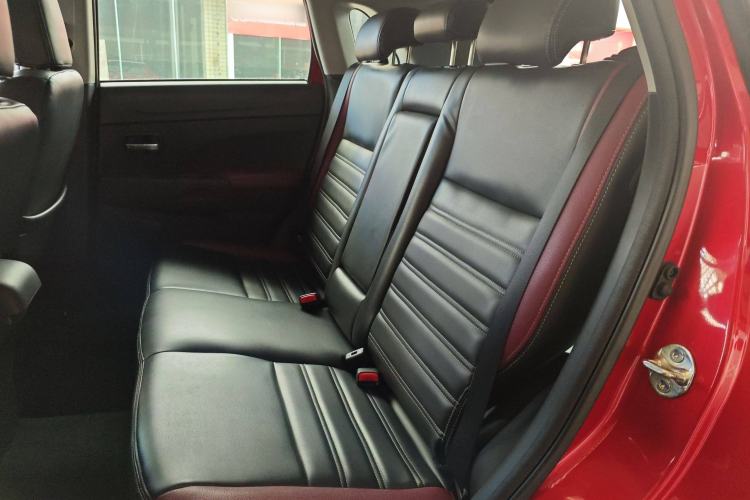 Used Mitsubishi ASX 2013 2.0L CVT Two-Wheel Drive Elite Edition Interior 3