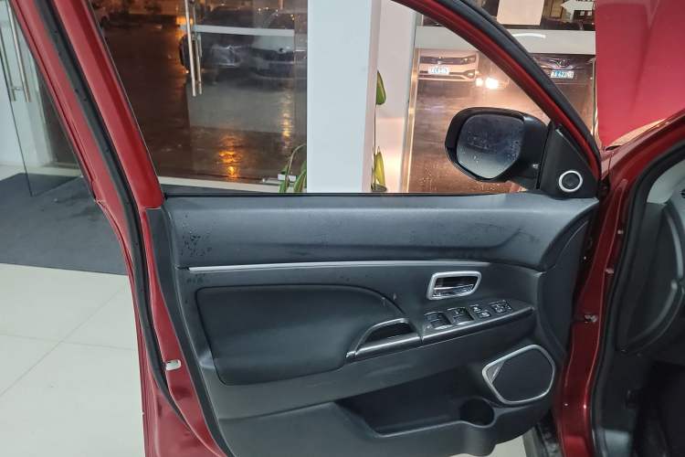 Used Mitsubishi ASX 2013 2.0L CVT Two-Wheel Drive Elite Edition Left Front Door Interior