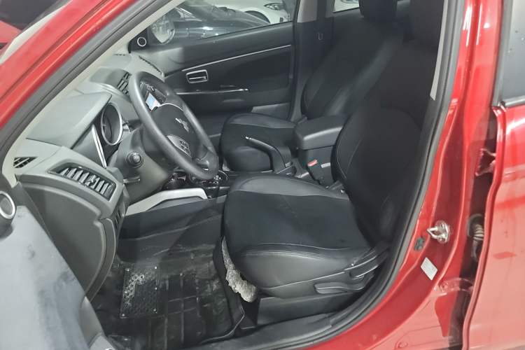 Used Mitsubishi ASX 2013 2.0L CVT Two-Wheel Drive Elite Edition Left Front Seat