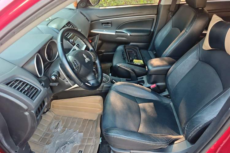 Used Mitsubishi ASX 2013 2.0L CVT Two-Wheel Drive Luxury Edition Left Front Seat