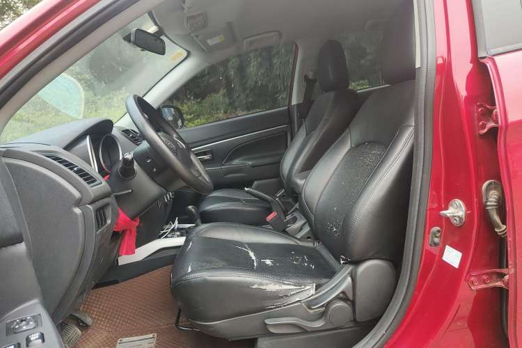 Used Mitsubishi ASX 2013 2.0L CVT Two-Wheel Drive Elite Edition Left Front Seat