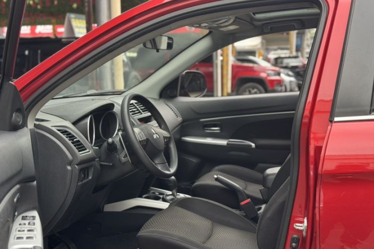 Used Mitsubishi ASX 2013 2.0L CVT Four-Wheel Drive Premium Edition Left Front Seat