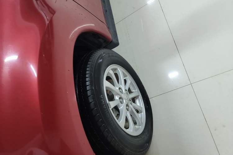Used Mitsubishi ASX 2013 2.0L CVT Two-Wheel Drive Elite Edition Left Front Wheel Hub