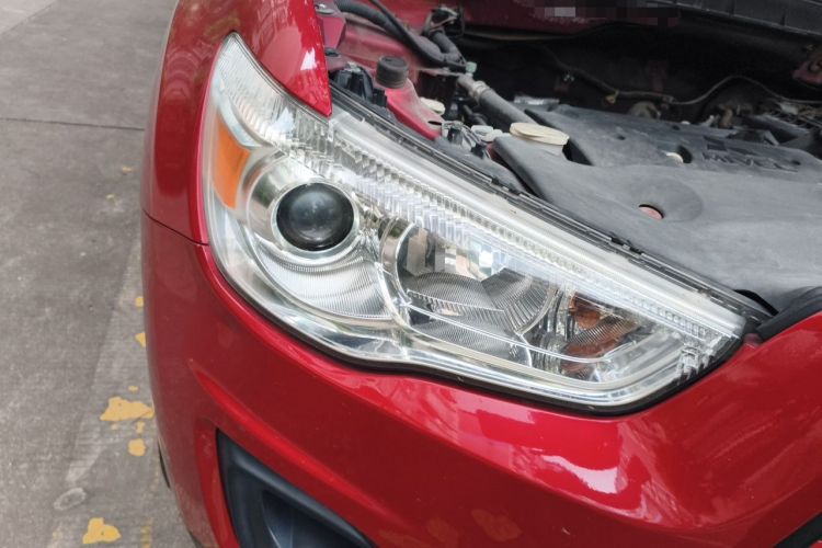Used Mitsubishi ASX 2013 2.0L CVT Two-Wheel Drive Elite Edition Right Front Headlight