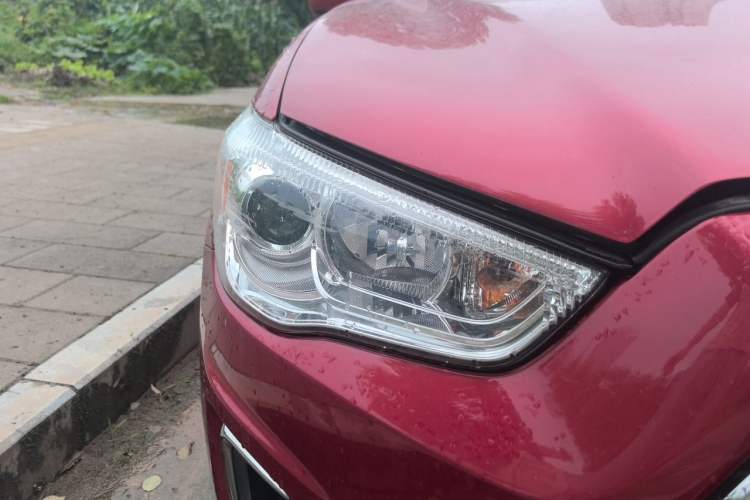 Used Mitsubishi ASX 2013 2.0L CVT Four-Wheel Drive Premium Edition Right Front Headlight