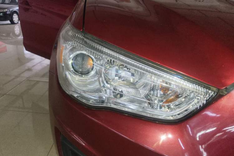 Used Mitsubishi ASX 2013 2.0L CVT Two-Wheel Drive Elite Edition Right Front Headlight