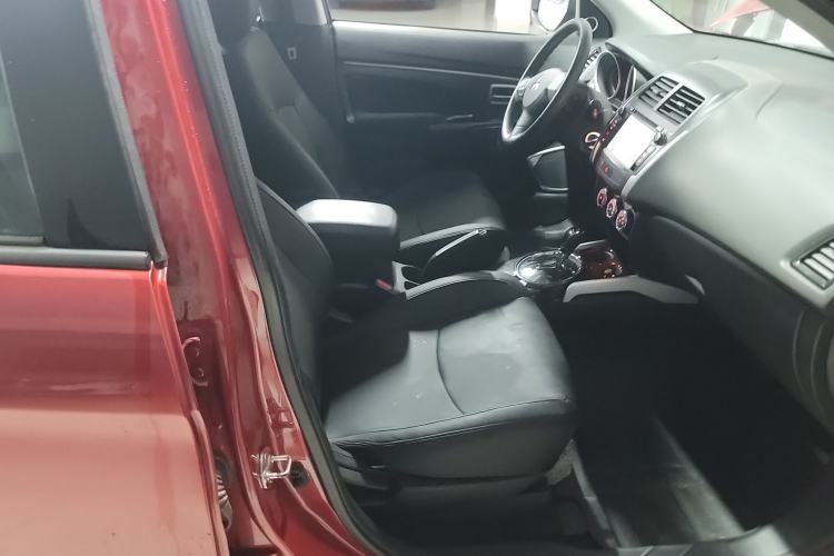 Used Mitsubishi ASX 2013 2.0L CVT Two-Wheel Drive Elite Edition Right Front Seat