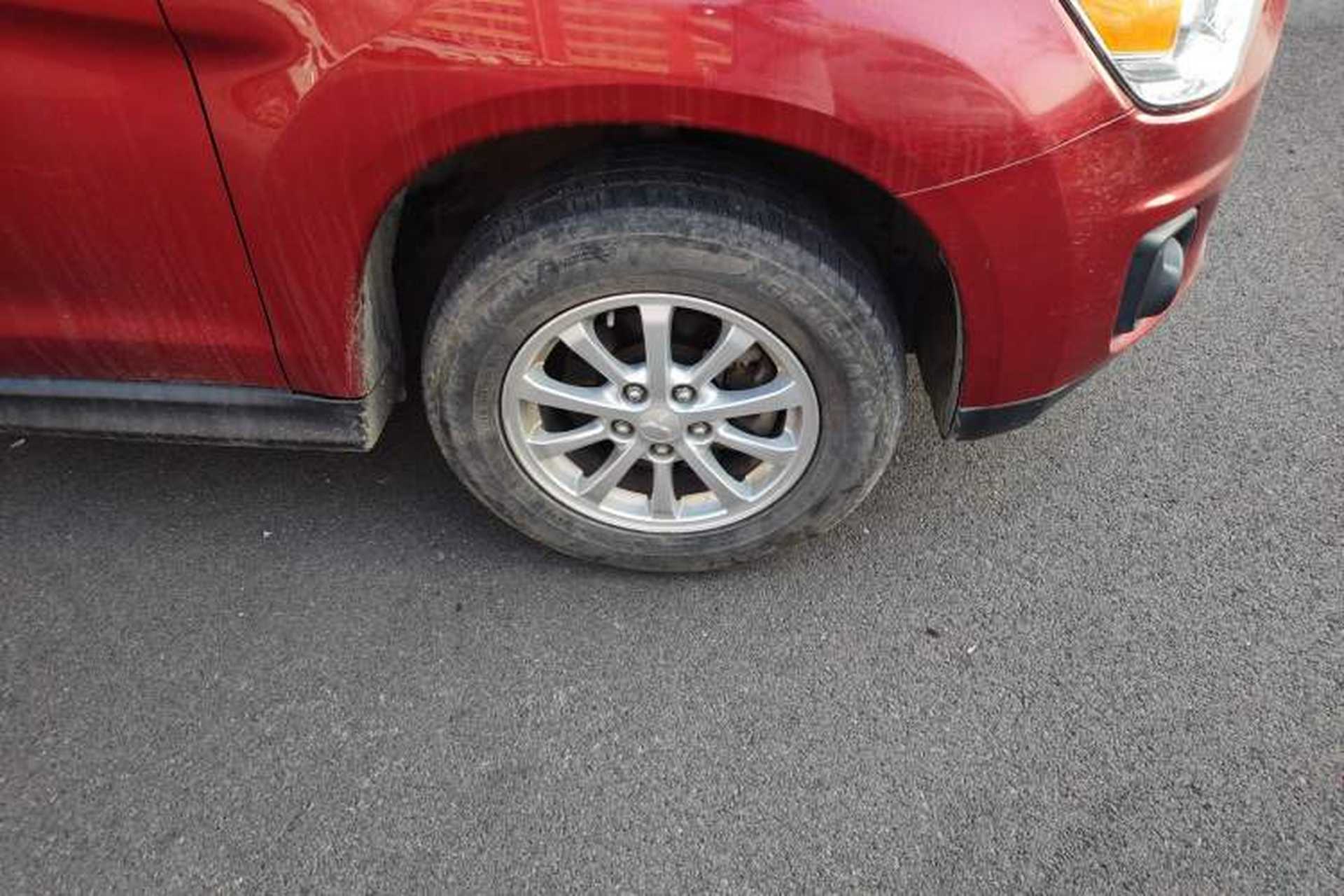 Used Mitsubishi ASX 2013 2.0L CVT Two-Wheel Drive Elite Edition Right Front Wheel Hub