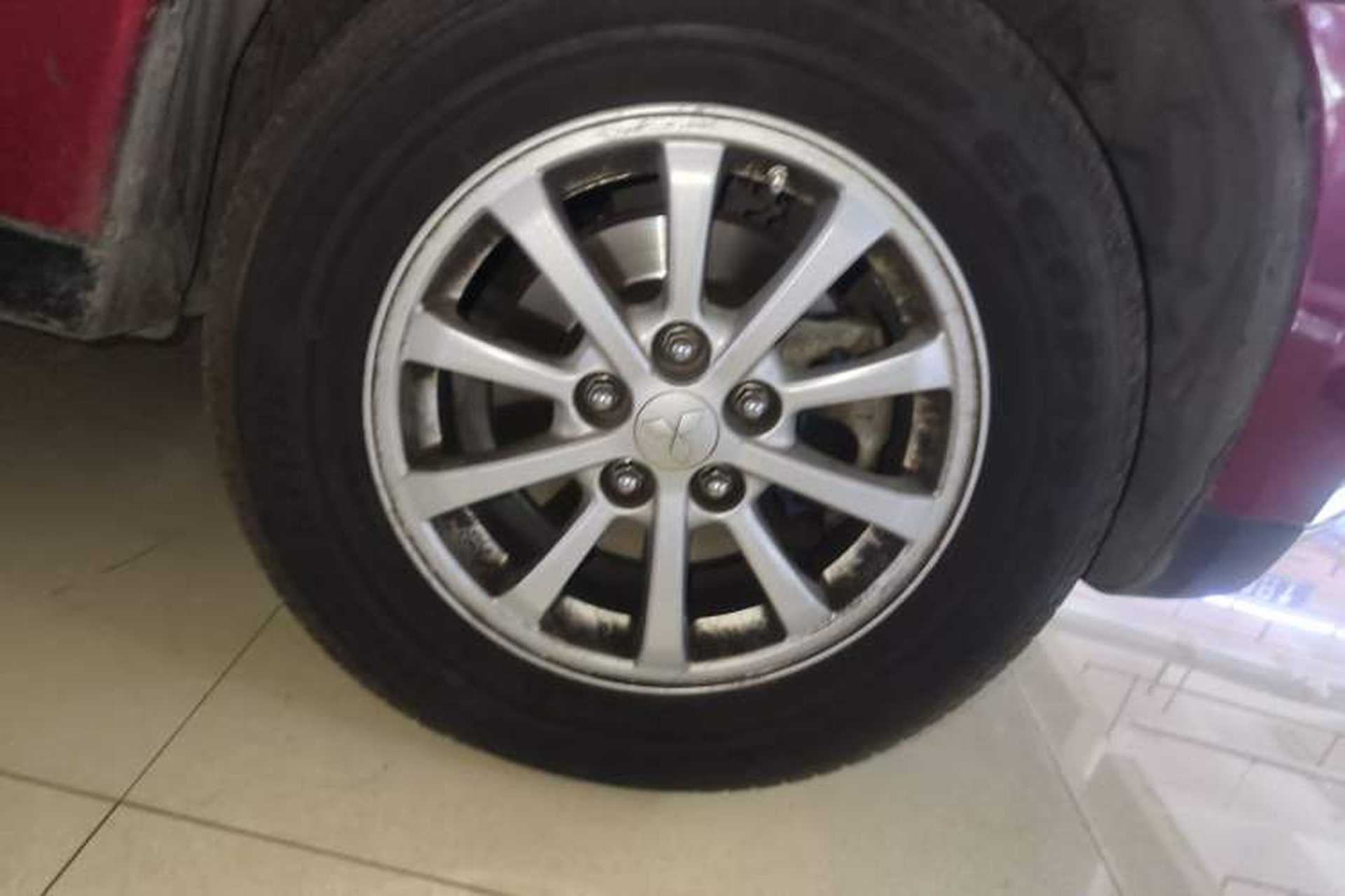 Used Mitsubishi ASX 2013 2.0L CVT Two-Wheel Drive Elite Edition Right Front Wheel Hub