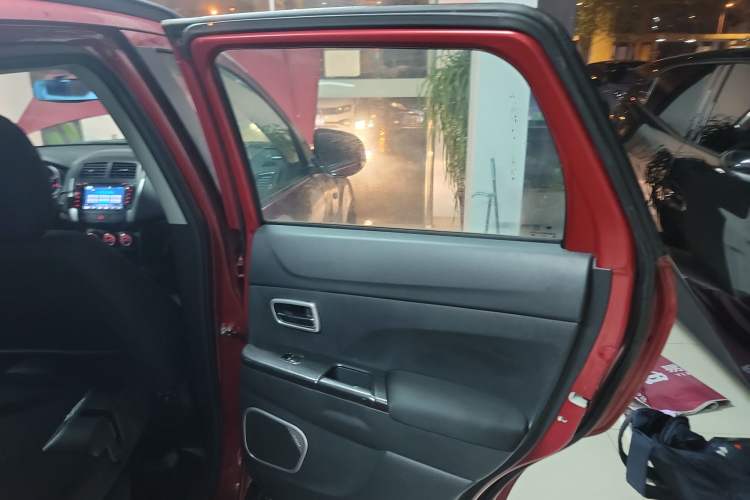 Used Mitsubishi ASX 2013 2.0L CVT Two-Wheel Drive Elite Edition Right Rear Door Interior