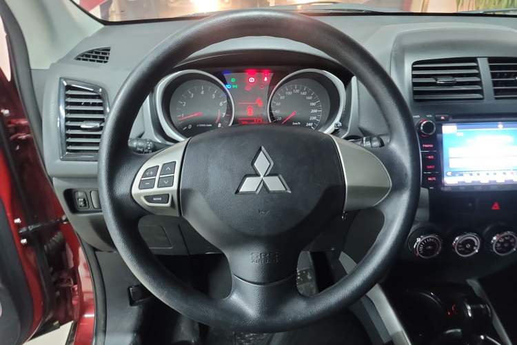 Used Mitsubishi ASX 2013 2.0L CVT Two-Wheel Drive Elite Edition Steering Wheel