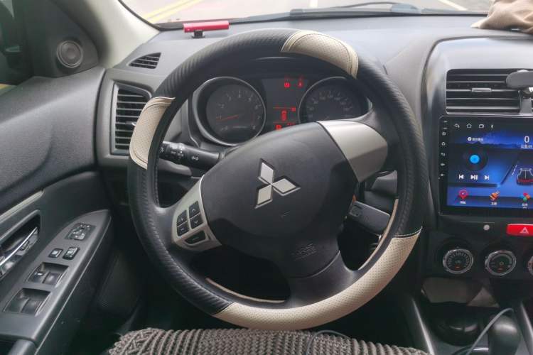 Used Mitsubishi ASX 2013 2.0L CVT Two-Wheel Drive Elite Edition Steering Wheel
