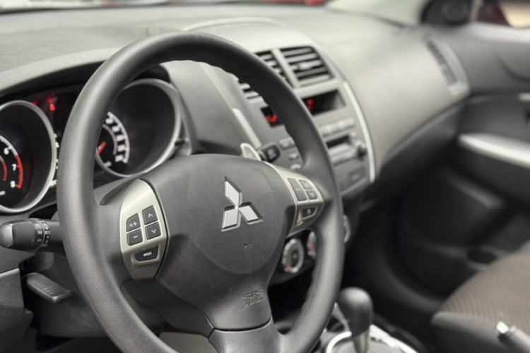 Used Mitsubishi ASX 2013 2.0L CVT Four-Wheel Drive Premium Edition Steering Wheel